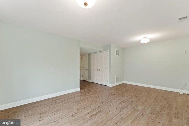 Building Photo - 1099 Longview Ln
