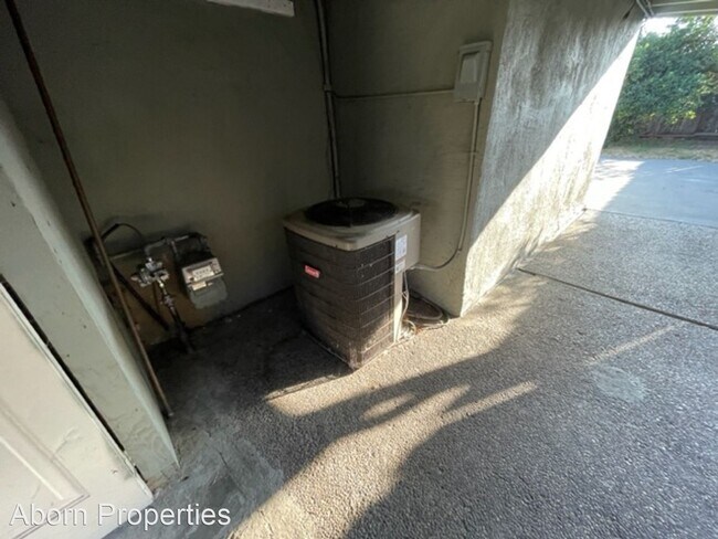 Building Photo - 4 br, 3 bath House - 1511 Primm Ave