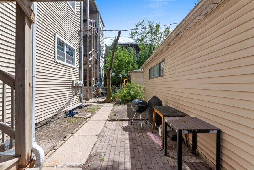 Building Photo - 4912 N Washtenaw Ave