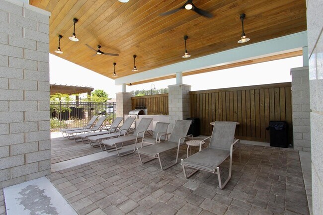 Building Photo - 1110 Shoal River Dr