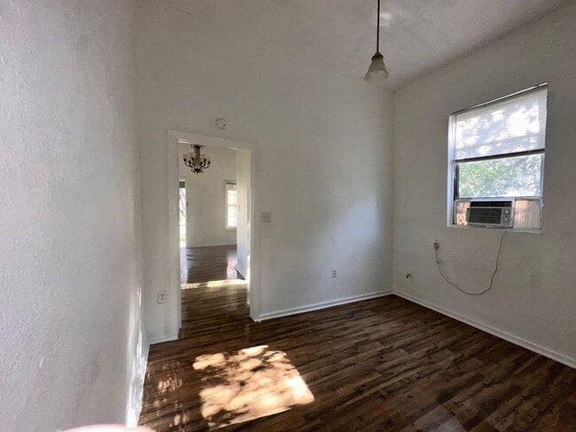 Building Photo - 1105 N 12th St