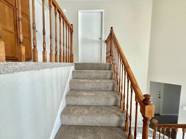 Building Photo - Gorgeous 4 Bedroom Home with Pool & Spa Located in The Lakes