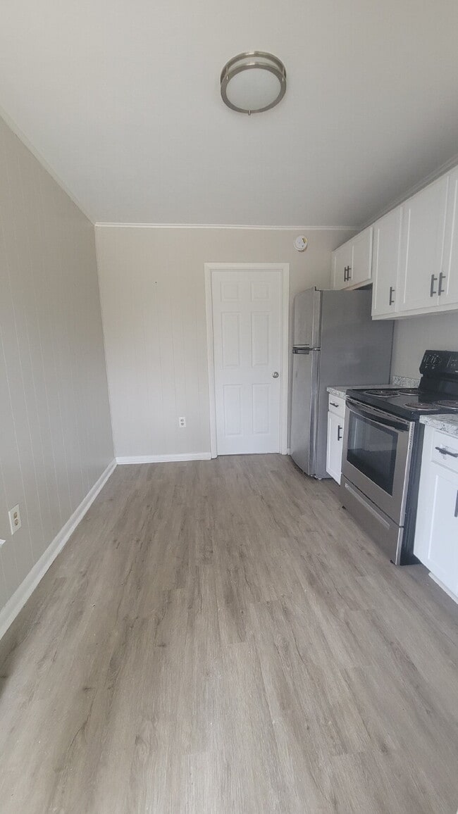 Building Photo - 1 month free!!!  Section 8 accepted!!! "Charming 1-Bed Oasis with Modern Comforts in Huntsville –...