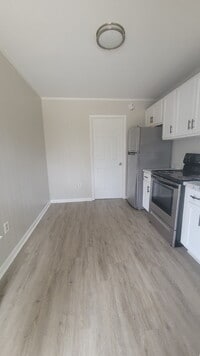 Building Photo - 1 month free!!!  Section 8 accepted!!! "Charming 1-Bed Oasis with Modern Comforts in Huntsville –...