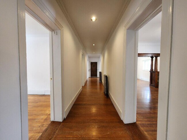 Building Photo - 549 Agua Fria St
