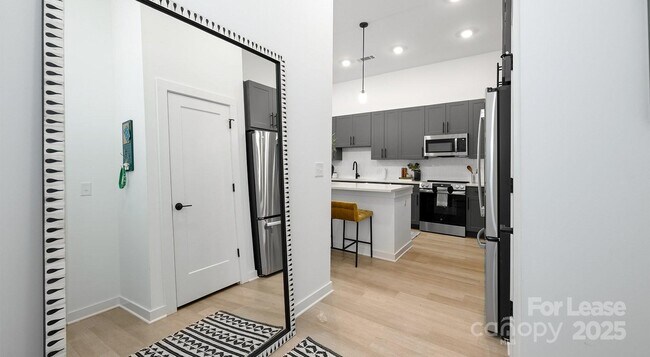 Building Photo - 704 W Tremont Ave