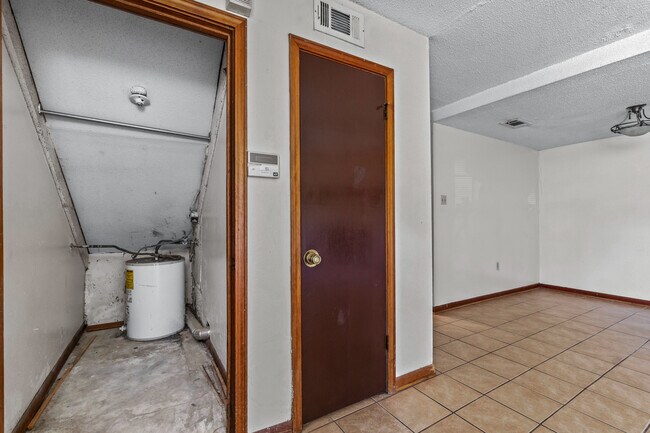 Building Photo - 3535 Yorkfield Dr