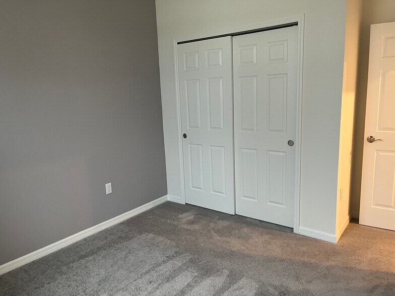 Building Photo - 1658 Blue Lagoon Cir