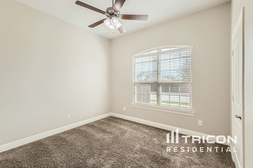 Building Photo - 16300 Harwood Dr