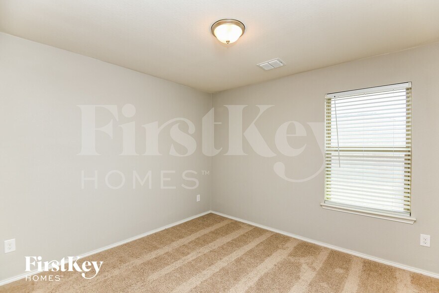 Building Photo - 5836 Japonica St