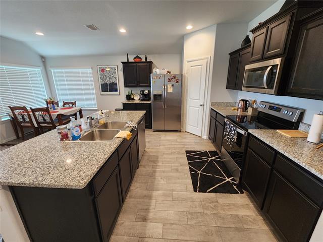 Building Photo - 9240 Castorian Dr