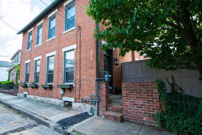 Primary Photo - 510-512-512 S Lazelle St