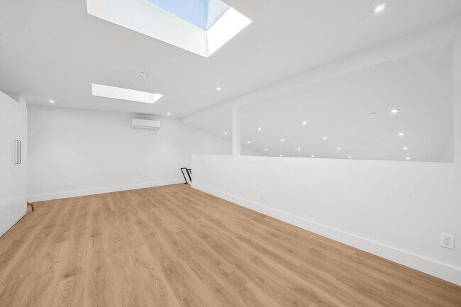 Building Photo - Newly Built Home With Loft in Downtown Palo Alto