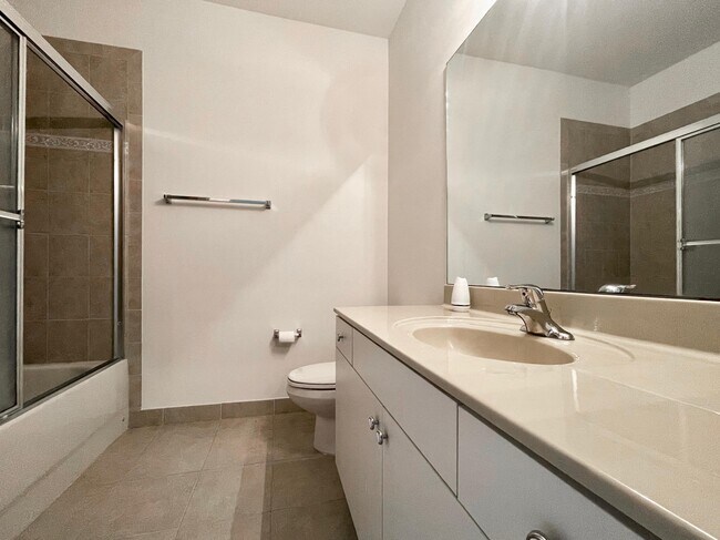 Building Photo - 2563 Stockbridge Square SW