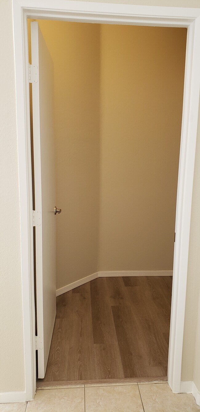 Building Photo - 6005 Linosa Ct