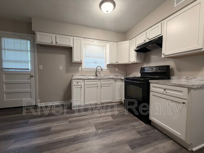 Building Photo - 3535 Debby Dr