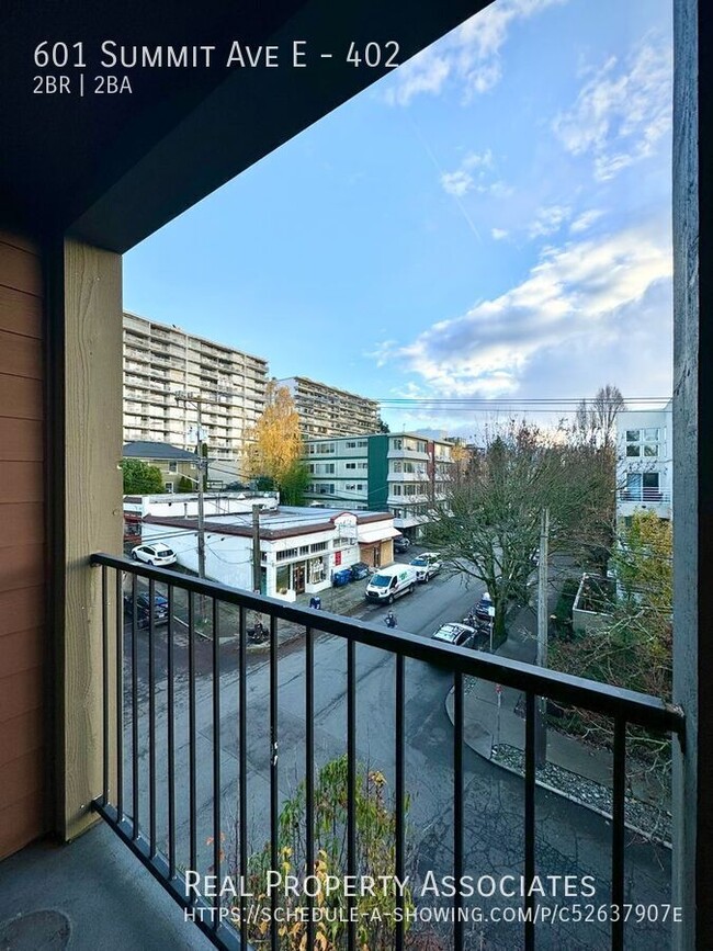 Building Photo - Spacious Apartment with Stunning Views and...