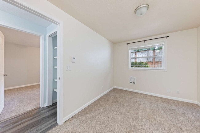 Building Photo - Charming 3 bedroom home with large yard!