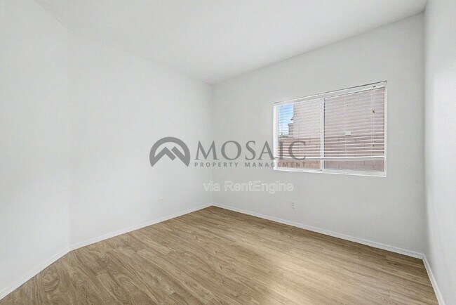 Building Photo - 2441 W Indigo Dr