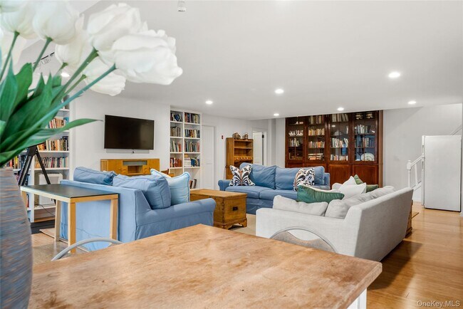 Building Photo - 448 Long Ridge Rd