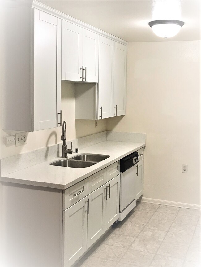 Primary Photo - 372 W Doran St