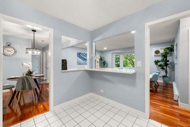 Building Photo - 514 W Miner St