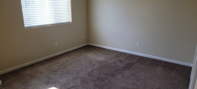Building Photo - Adorable 2 Bedroom 2 Bath Condo