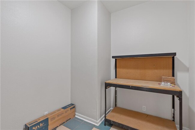 Building Photo - 4036 Barlow Dr