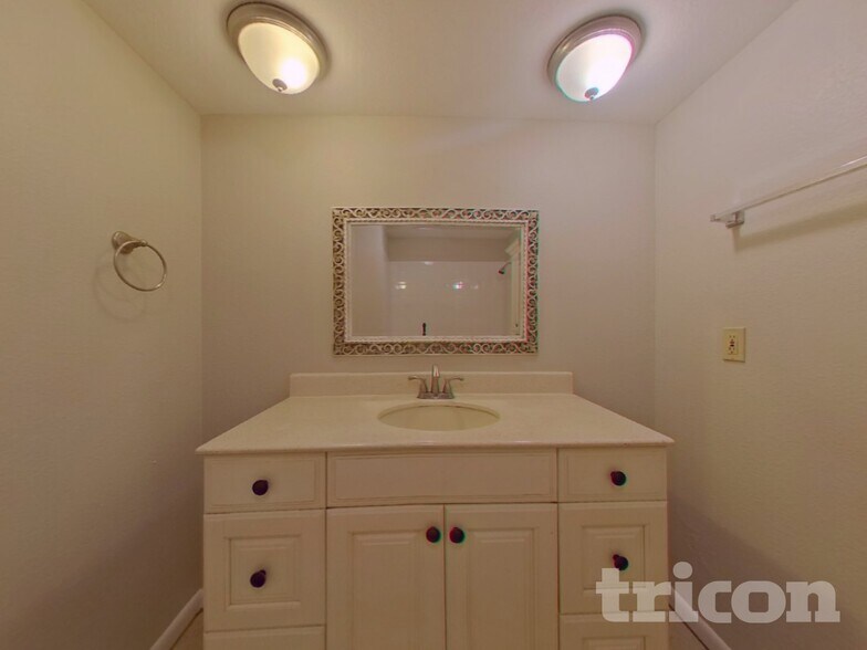 Building Photo - 1337 Hamlin Dr