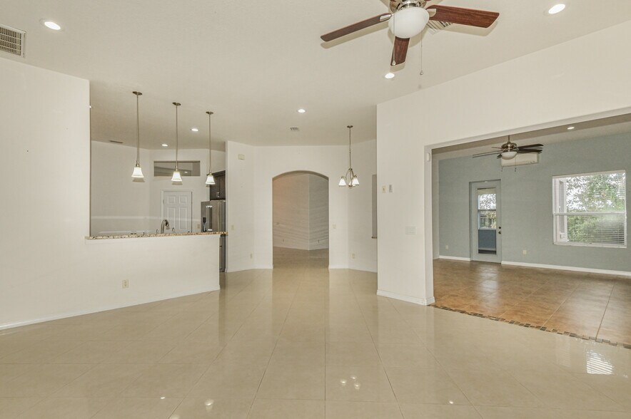 Family Room - 1896 N Ravenwood Pt