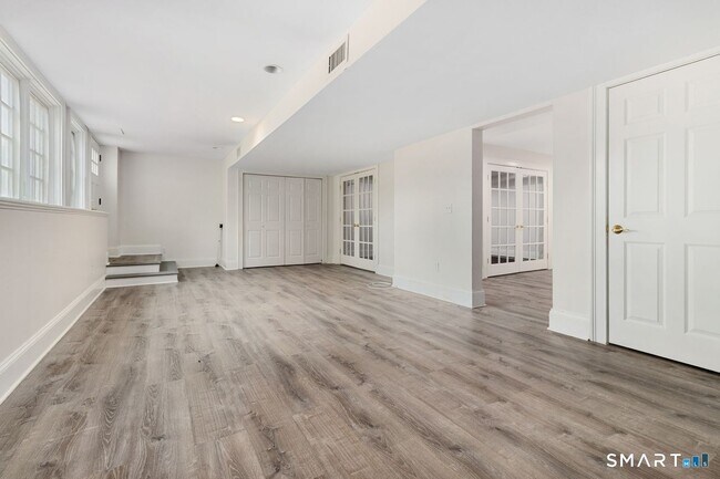 Building Photo - 59 Crescent Rd