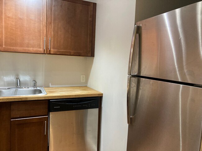 Building Photo - 1203 N W Ave