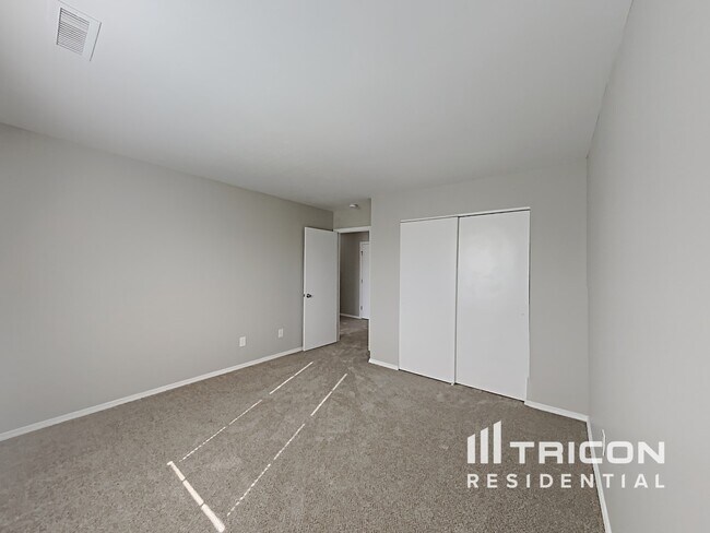 Building Photo - 526 Kerriann Ln