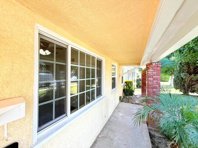 Building Photo - 17535-17537 Baltar Street