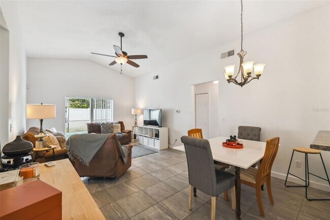 Building Photo - 7819 Turkey Oak Ln