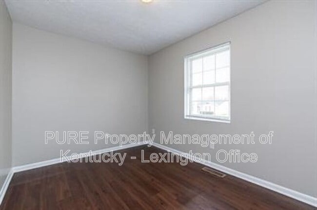 Building Photo - 209 Landings Dr