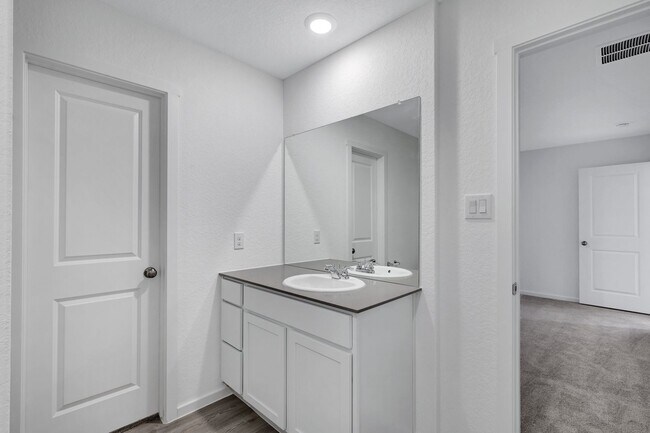 Building Photo - ***APPLICATION CURRENTLY UNDER REVIEW*** MOVE IN SPECIAL, ONE WEEK FREE***Open Concept Home in Wa...