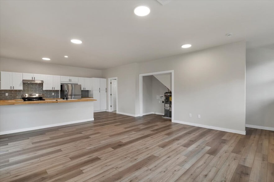 Building Photo - 1094 15th St SE