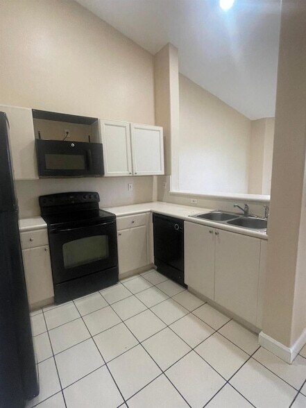 Building Photo - 2903 SE 17th Ave