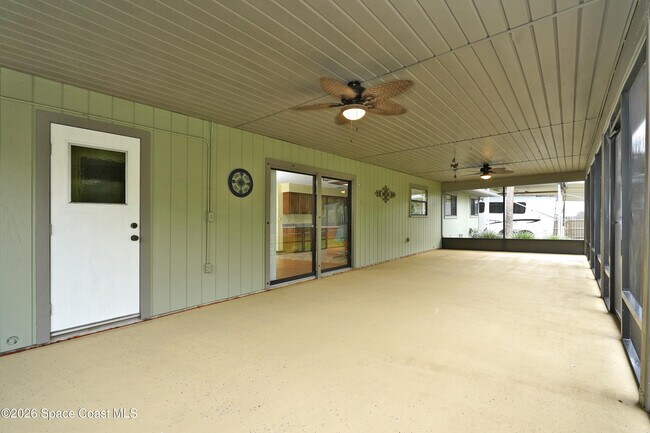 Building Photo - 670 Kings Way