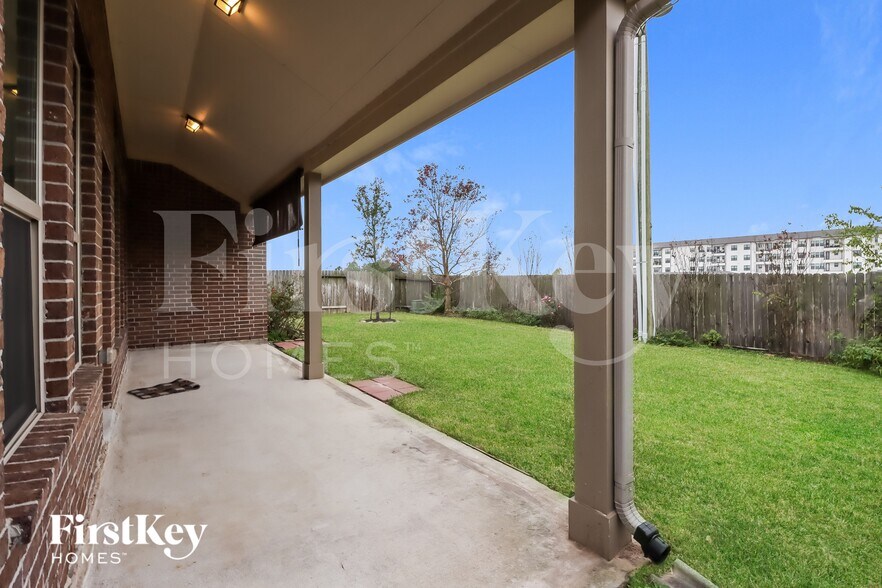 Building Photo - 15007 Appian Oak St