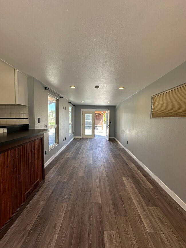 Building Photo - 2414 W. Bruneau Ave. 4 Bedroom, 2 bath!