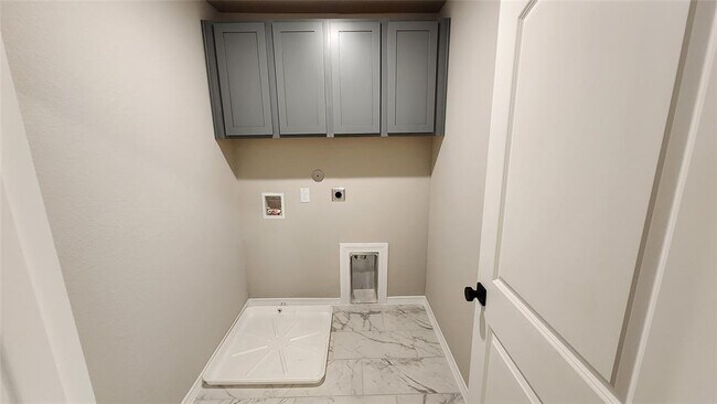 Building Photo - 8009 Scanlan Trl