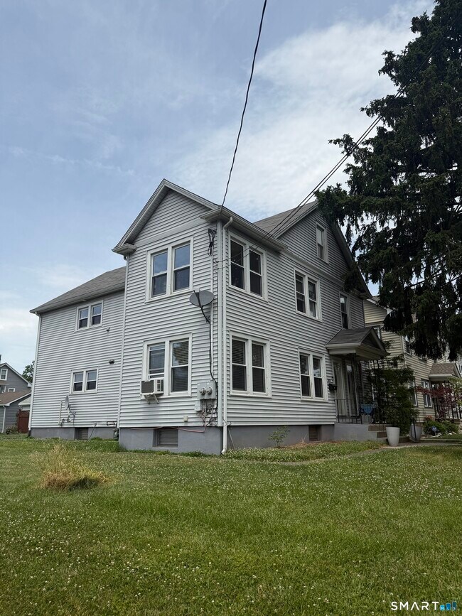 Building Photo - 121 Cambridge St