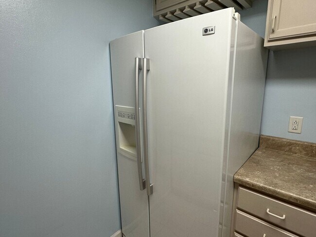 Building Photo - End Unit Townhouse for Rent