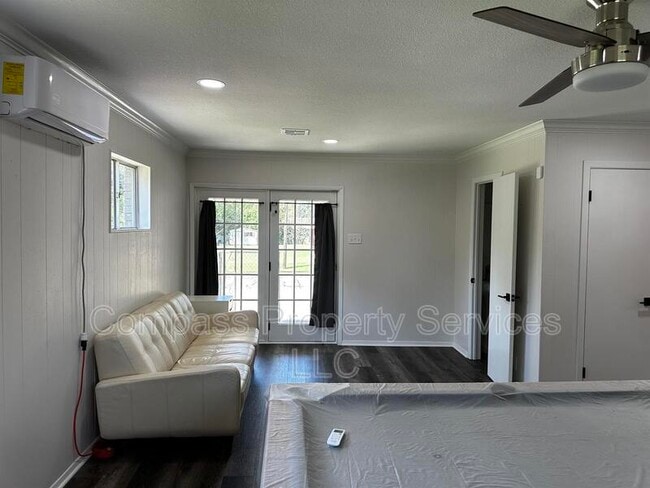 Building Photo - 201 Waters St