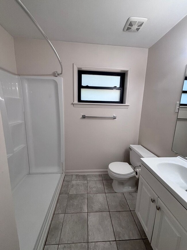 Building Photo - Great 3 bedroom home available in East Charlotte