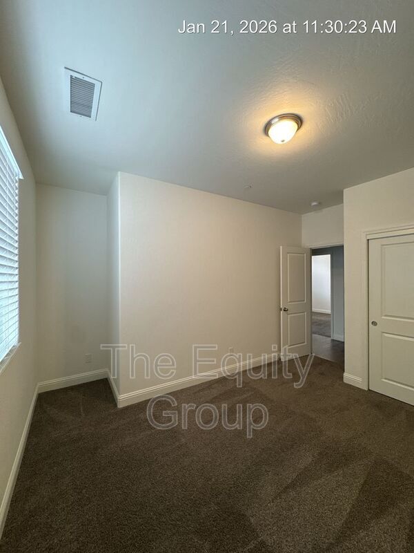 Building Photo - 1829 W Prescott Ave