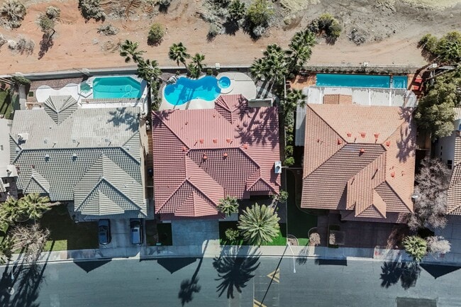 Building Photo - Luxury Home located in Henderson