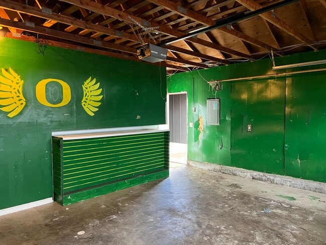 Building Photo - Beautiful 3 bedroom 2 bath house in Eugene!